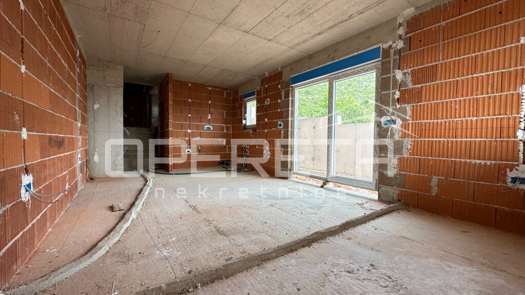 Image 6193112 - 9