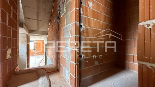 Thumbnail 6193112 - 3