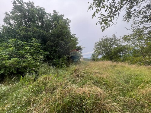 Istra, Cunjci - građeinski teren i ruševna kuća u nizu sa im