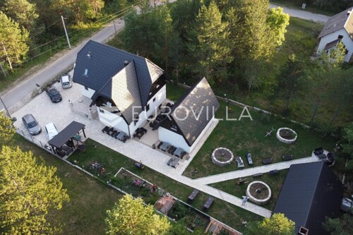 Plitvička jezera, Korenica, dvije kuće NKP 470m2