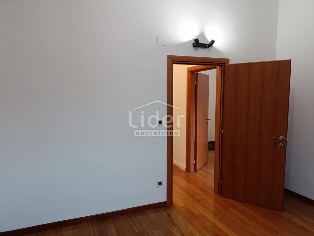 Image 6197324 - 7