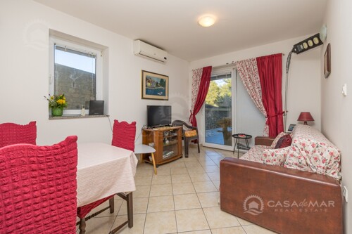 Apartman u prizemlju sa okućnicom