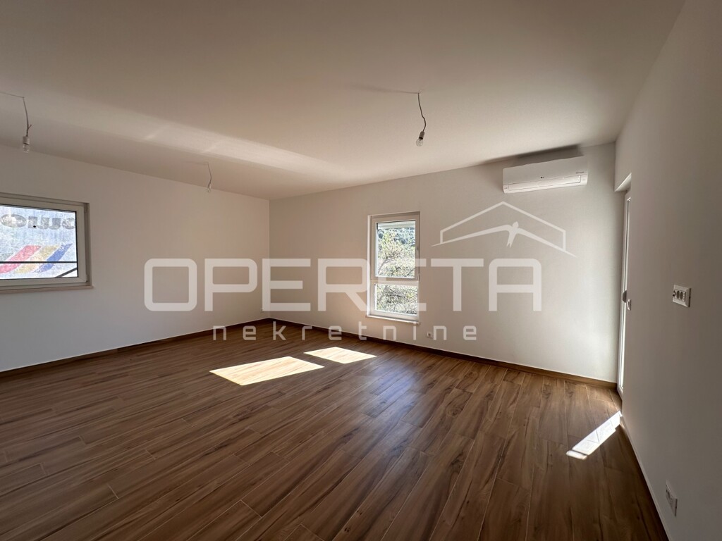 Image 6197472 - 5