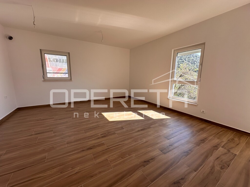 Image 6197472 - 6