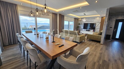 Thumbnail 6197737 - 10