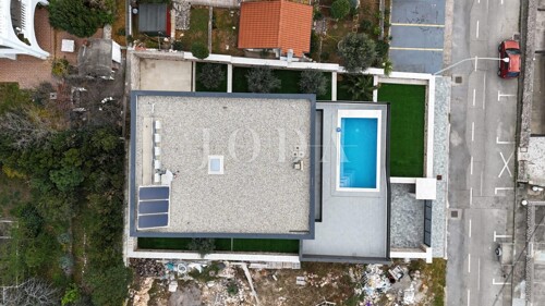 Thumbnail 6197737 - 6