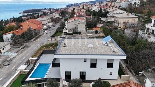 Novi Vinodolski moderna novogradnja blizu plaže i centra gra