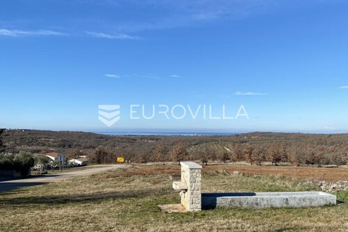 Istra, Buje, atraktivno zemljište 3906m2 od čega 1045m2 građevinsko - otvo...