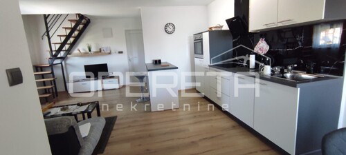 Dvoetažni stan s pogledom na more u Vodnjanu, neto površine 90 m²