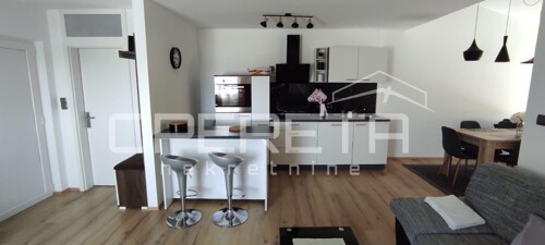Dvoetažni stan s pogledom na more u Vodnjanu, neto površine 90 m²