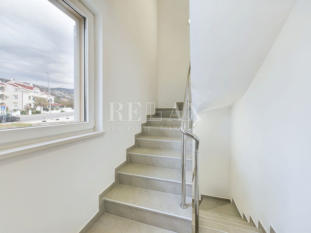 Image 6198359 - 17