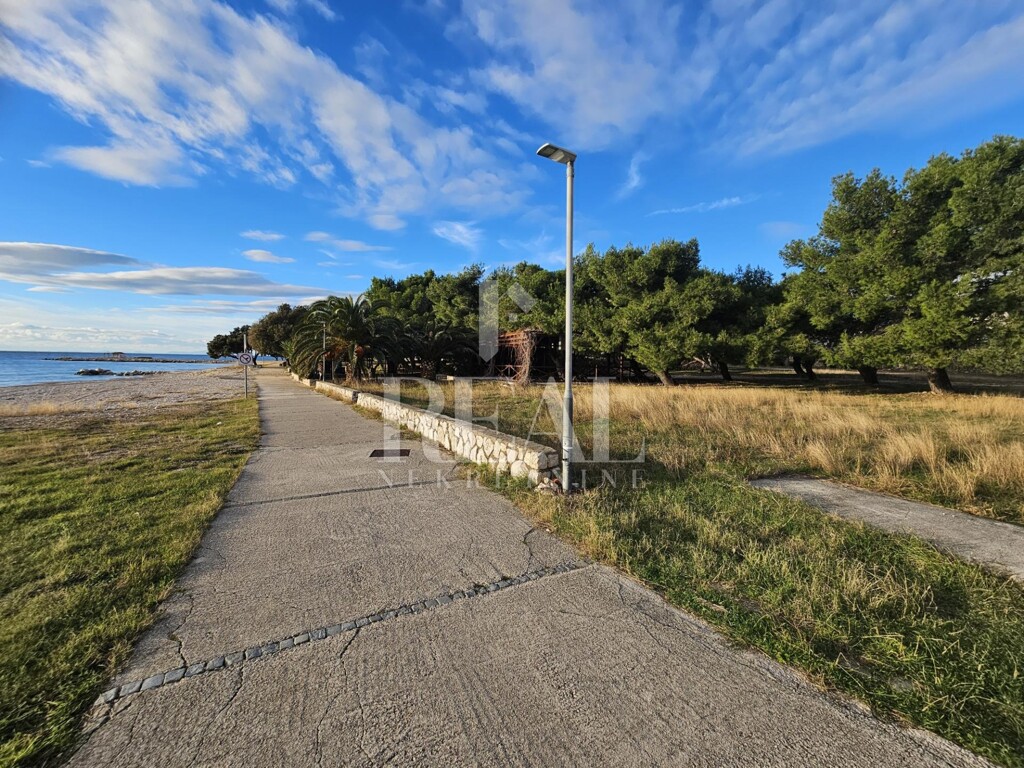 Image 6198408 - 8