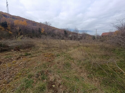 Sinj - Brnaze građevinsko zemljište 2404 m2