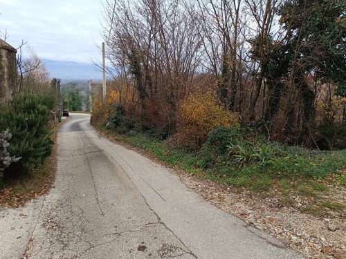 Sinj - Brnaze građevinsko zemljište 2404 m2
