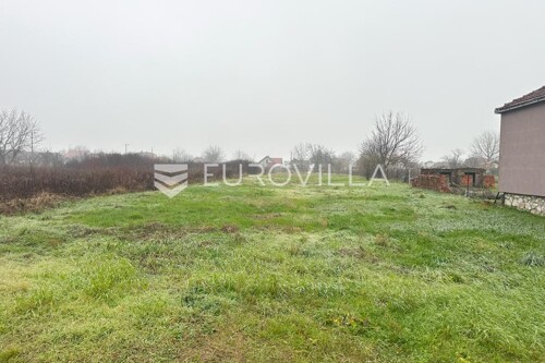 Vinkovci, Mirkovci, atraktivno zemljište 817m2 površine