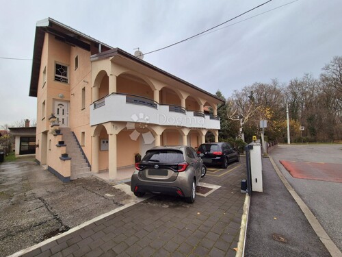 Sesvete, dvije kuće sa šest stambenih jedinica