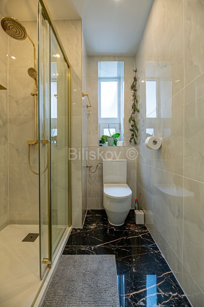Image 6198900 - 8