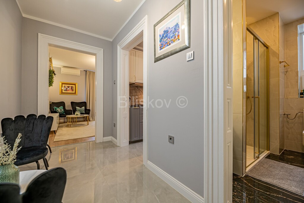 Image 6198900 - 3