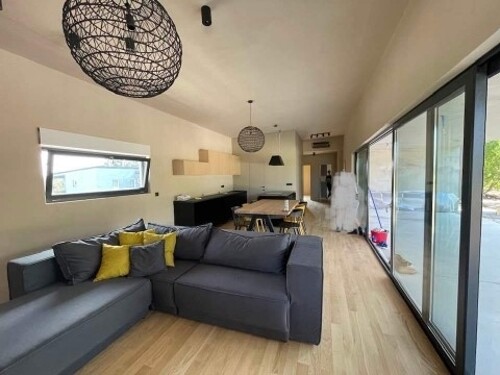 Thumbnail 6198998 - 4