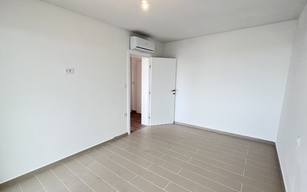 Image 6199000 - 8