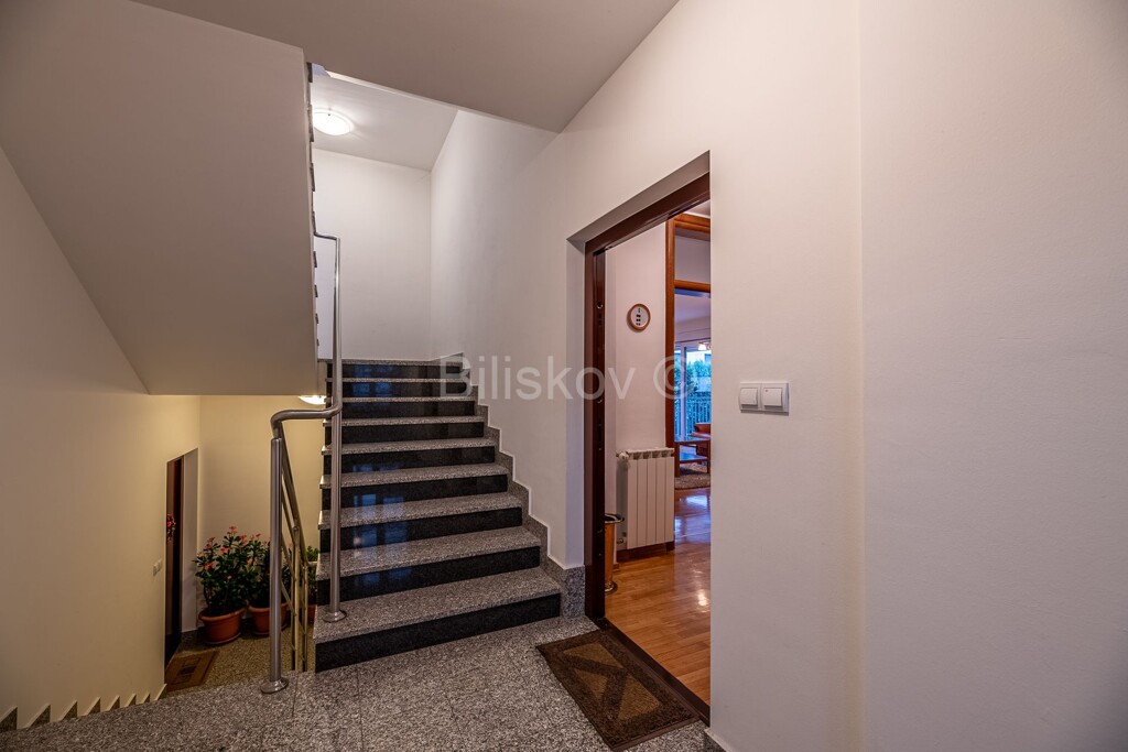 Image 6199347 - 12