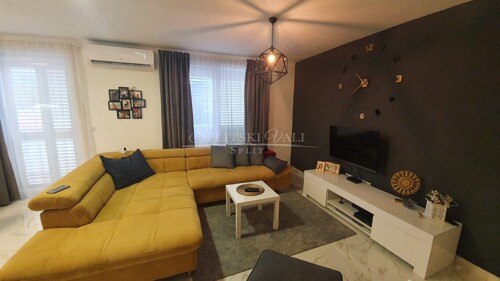 Kuća Split-okolica ŽRNOVNICA 250m2, 3 stana