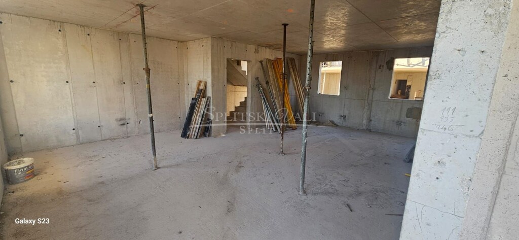 Image 6199408 - 12