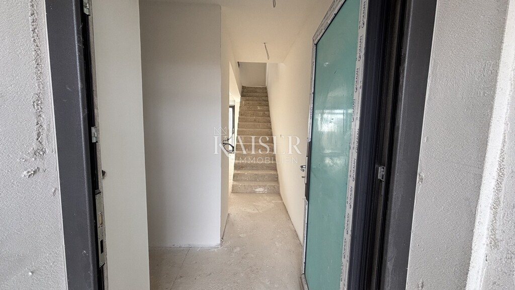 Image 6199434 - 8