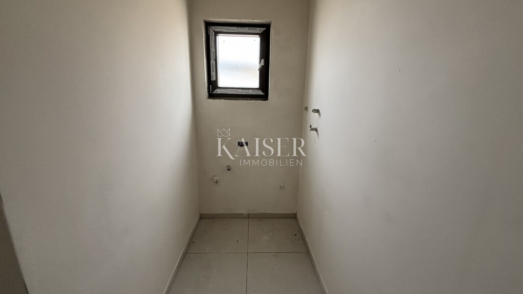 Image 6199434 - 12