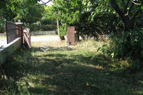 Istra, Barban, građevinsko zemljište 1329m2 u centru mjesta - PRILIKA