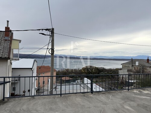 Kuća za adaptaciju s prekrasnim pogledom, tri stana,230 m2