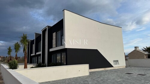 Zadar, Privlaka dvoetažni stan s vrtom blizu centa i mora
