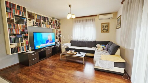 DUGO SELO, LIJEPA KUĆA S VELIKOM OKUĆNICOM