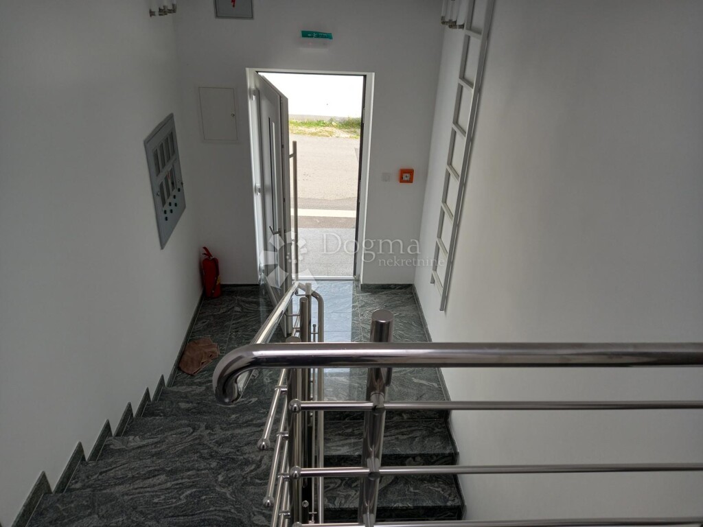 Image 6200444 - 16