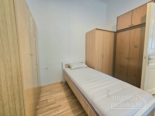 Stan za 3 radnika u centru Pule