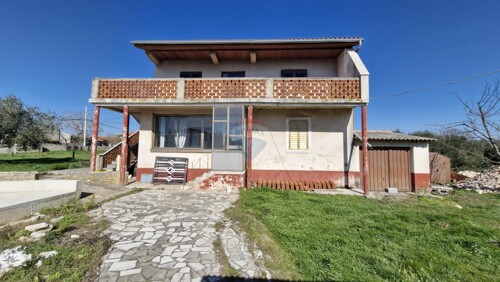 Istra, Rakalj- kuća s bazenom i građevinskim zemljištem