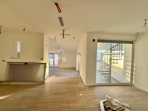 TOP! Penthouse u centru Pule s pogledom na more!