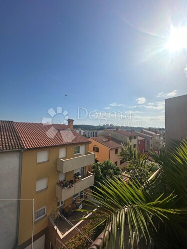 NAMJEŠTEN STAN U PULI S 2 TERASE, 5 MIN OD MORA!
