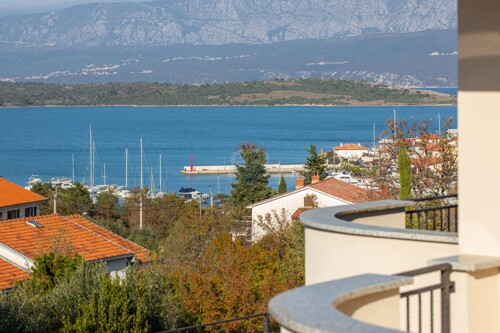 Otok Krk, Klimno - Obiteljska kuća s panoramskim pogledom na