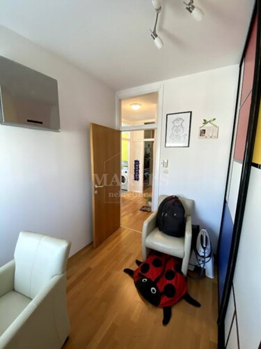 Thumbnail 6203136 - 9