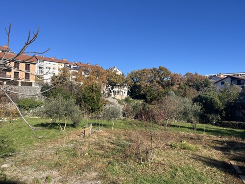 Srdoči - Građevinsko zemljište u samom centru! 990 m2