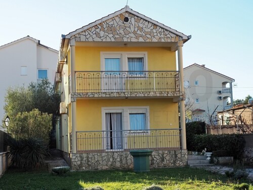 Šilo, samostojeća kuća s 5 apartmana blizu plaže, PRODAJA!