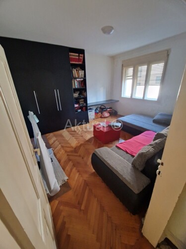 DVA STANA U KUĆI + GARAŽA + VRT, ZAGREB, RUDEŠ