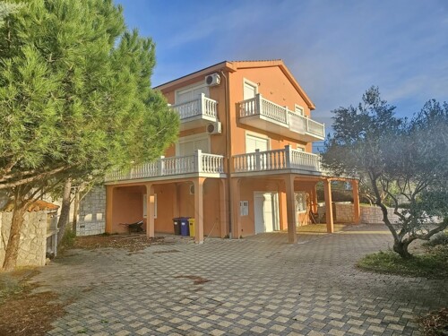 Krk, okolica, prodaja apartmanske kuće s 3 stambene jedinice