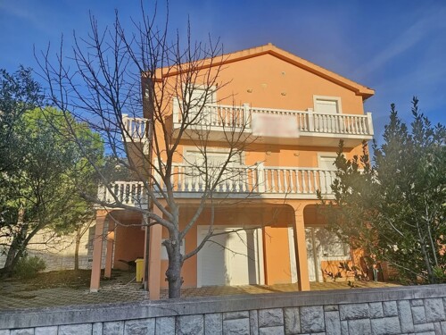 Krk, okolica, prodaja apartmanske kuće s 3 stambene jedinice