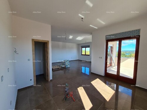 Thumbnail 6204050 - 5