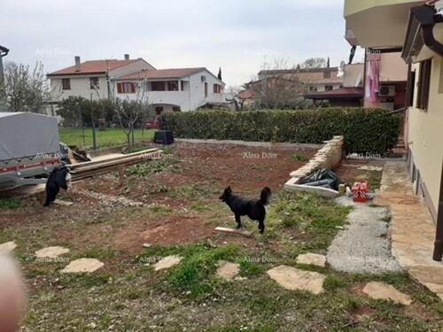 Kuća Prodaja dva stana obiteljskoj kući u Novigradu!
