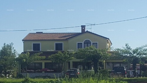 Kuća Prodaje se kuća u Umagu
