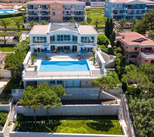 Kuća Luksuzna vila prvi red do mora ! Umag Crveni Vrh.