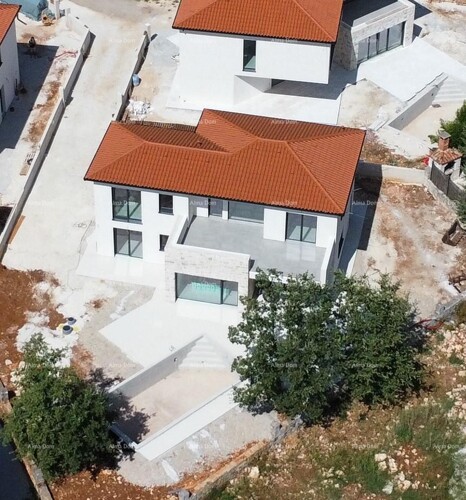 Kuća Atraktivna, visoko kvalitetna, moderna vila sa bazenom. Sv.Lovreč, oko...